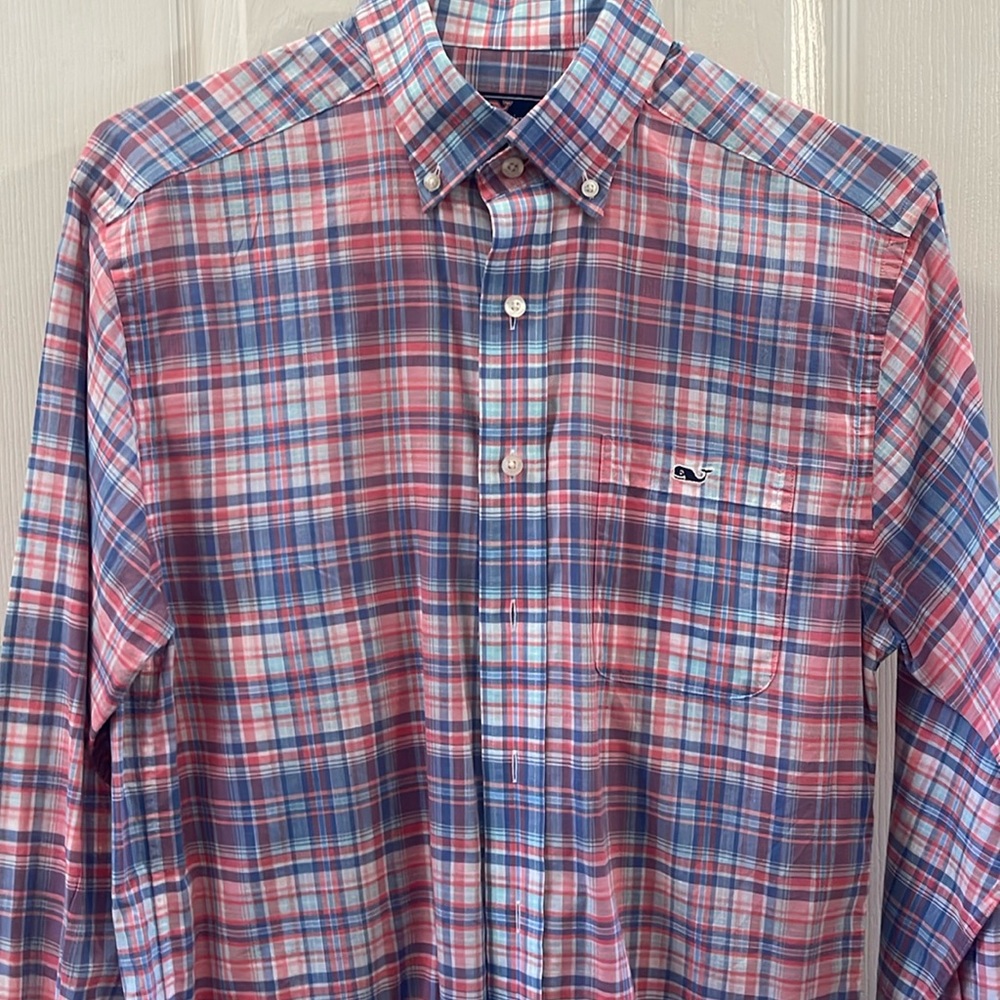 Men’s Vineyard Vines long sleeve button up: size smalll